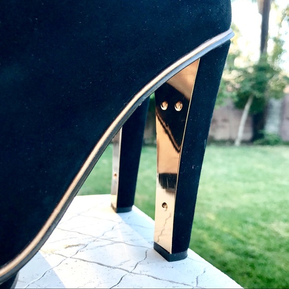 BCBGMAXAZRIA BLACK PLATFORM SUEDE/RABBIT FUR BOOTS - Picture 6 of 8